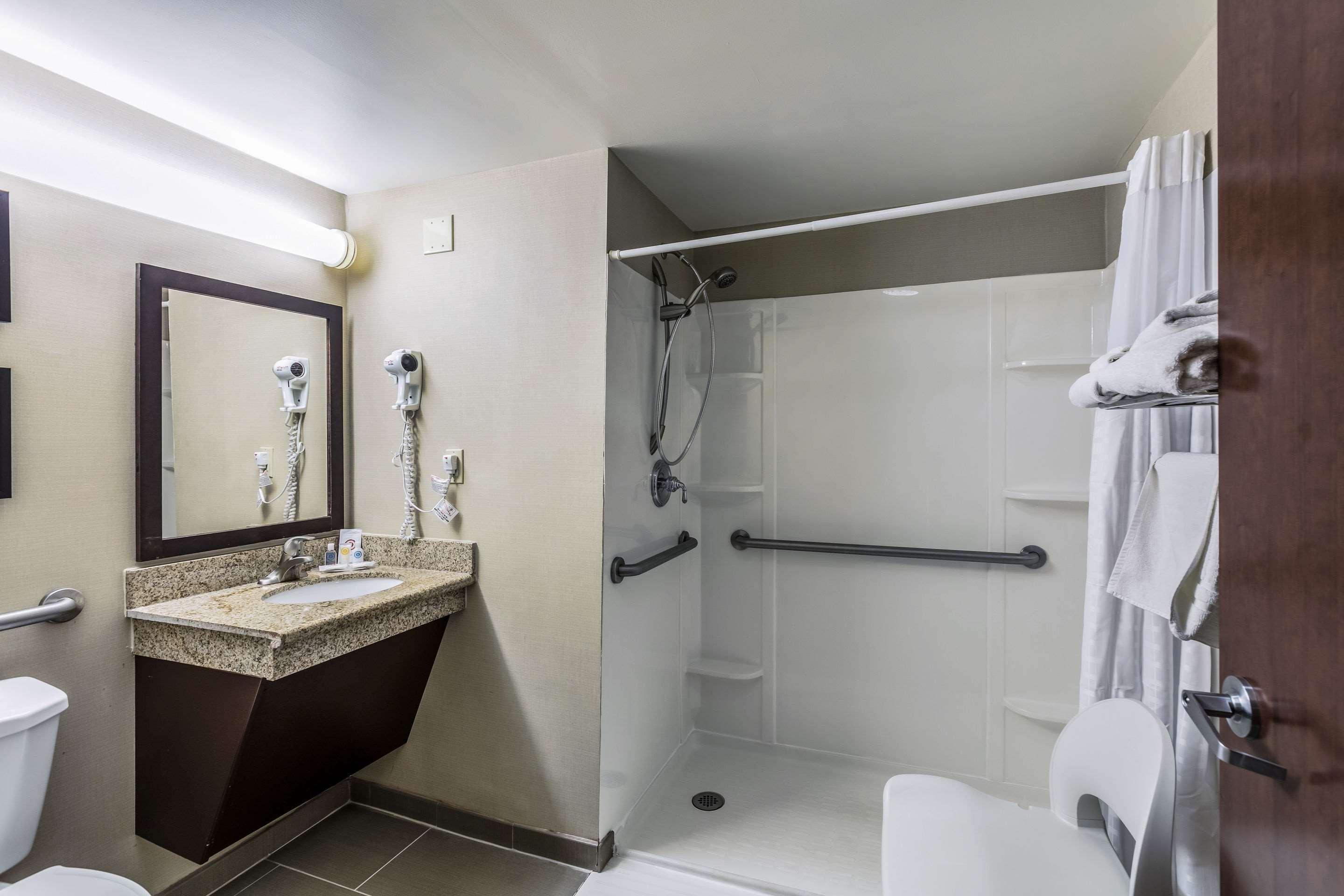 Comfort Inn Medford-Long Island מראה חיצוני תמונה