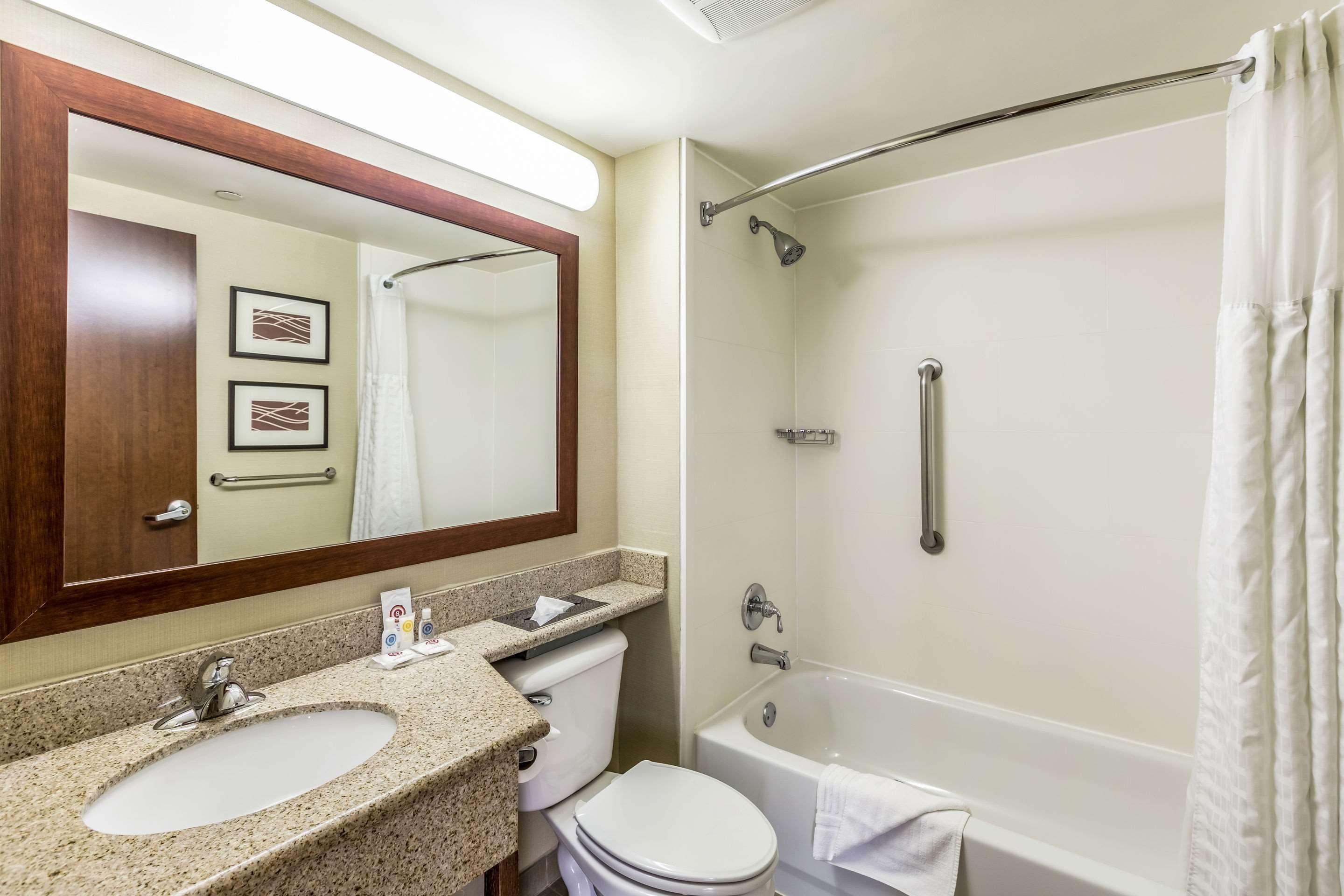 Comfort Inn Medford-Long Island מראה חיצוני תמונה