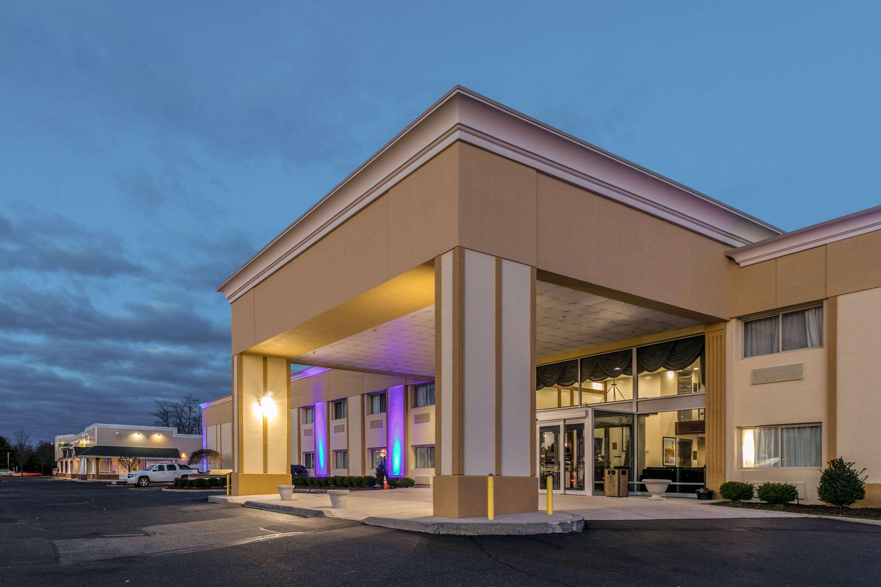 Comfort Inn Medford-Long Island מראה חיצוני תמונה