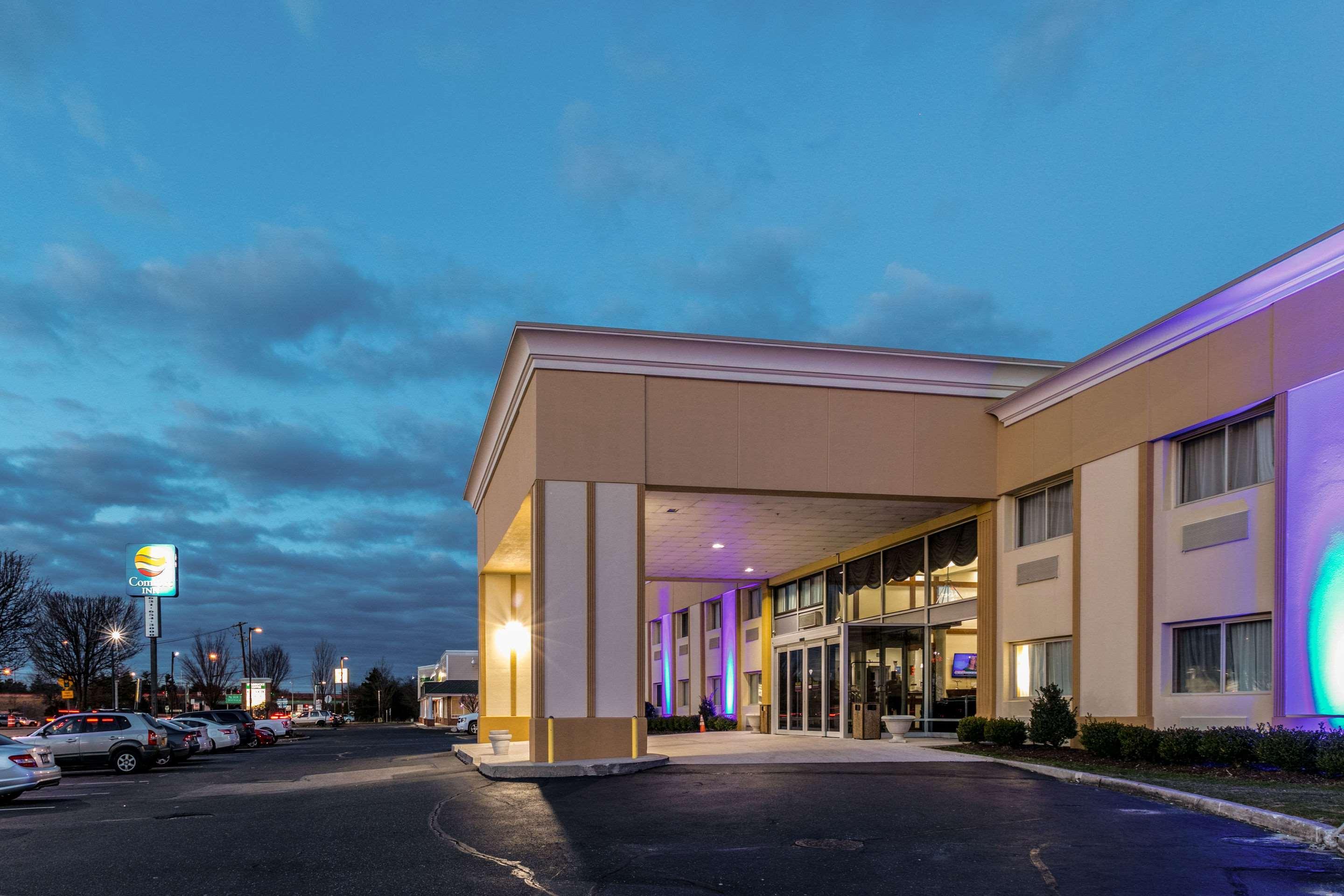 Comfort Inn Medford-Long Island מראה חיצוני תמונה
