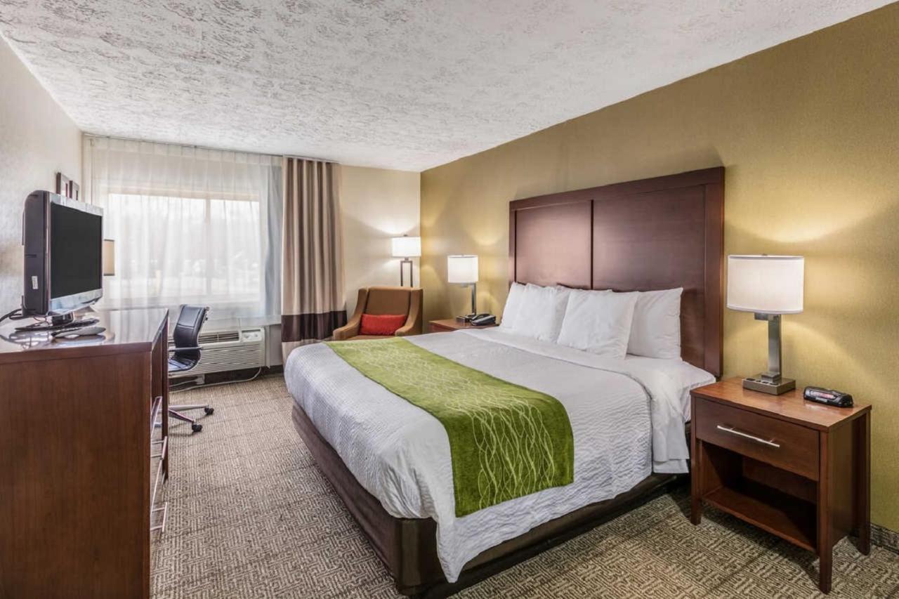 Comfort Inn Medford-Long Island מראה חיצוני תמונה
